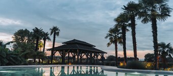 Royal Garden Hotel