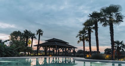 Royal Garden Hotel