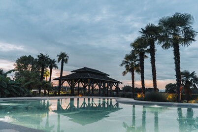 Royal Garden Hotel