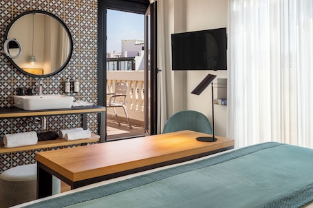 Eco-friendly toiletries, hair dryer, towels