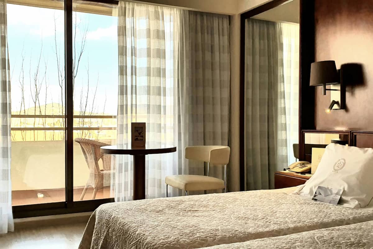 1 bedroom, premium bedding, down duvets, minibar