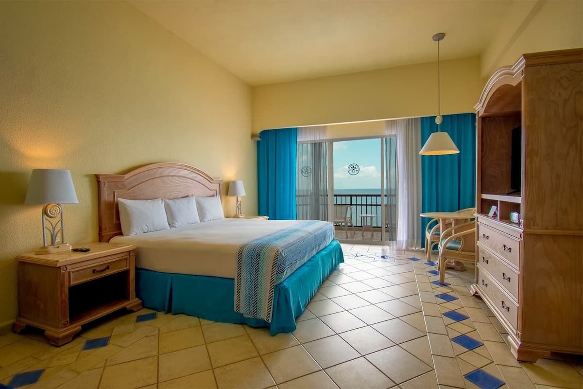 1 bedroom, in-room safe, individually decorated, individually furnished