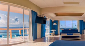 Deluxe Room with Balcony Ocean View | Safe på rommet, individuelt dekorert og individuelt innredet