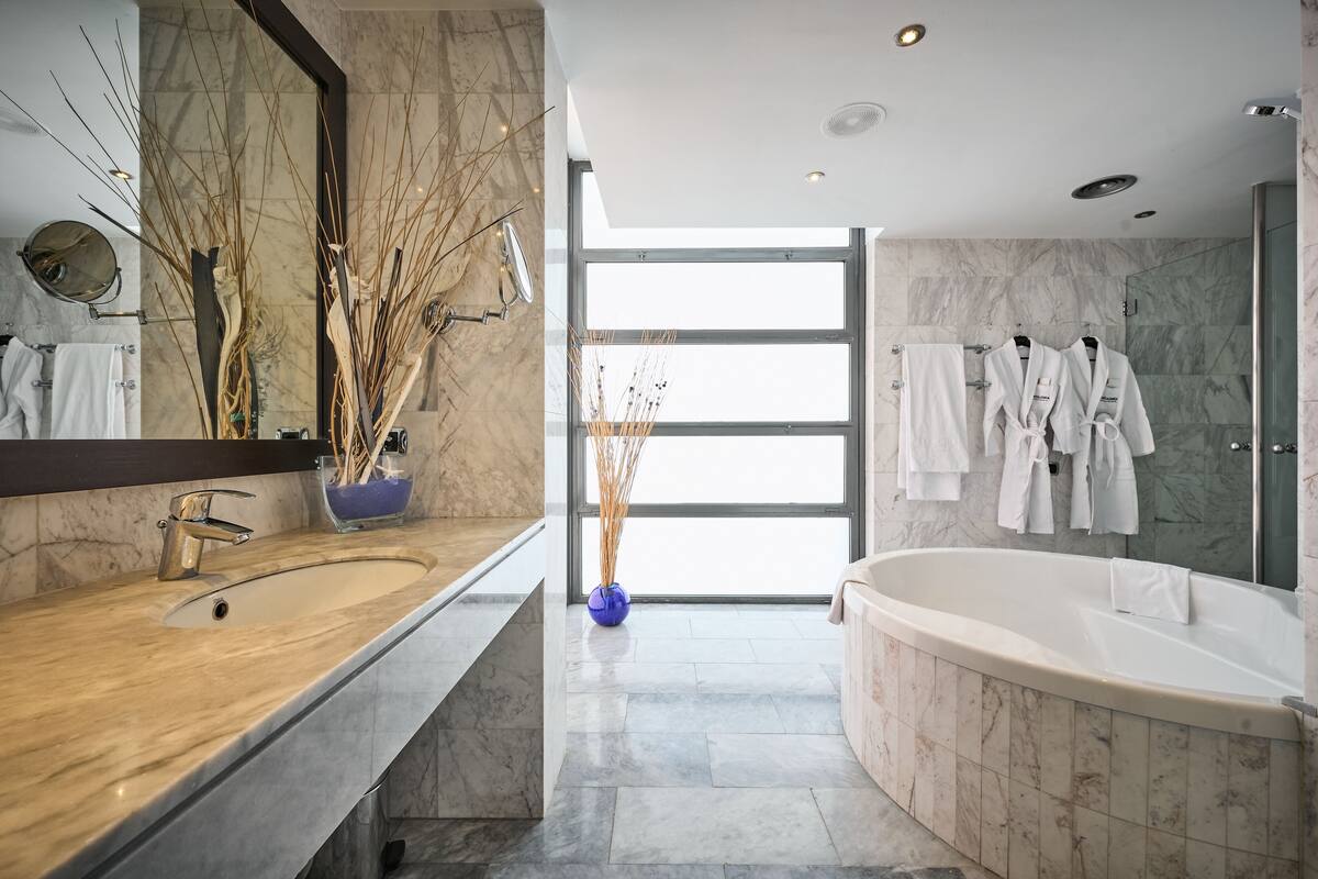 bathtub, eco-friendly toiletries, hair dryer, towels