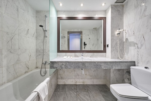 Tina, amenidades de baño ecológicas, secadora de cabello, toallas