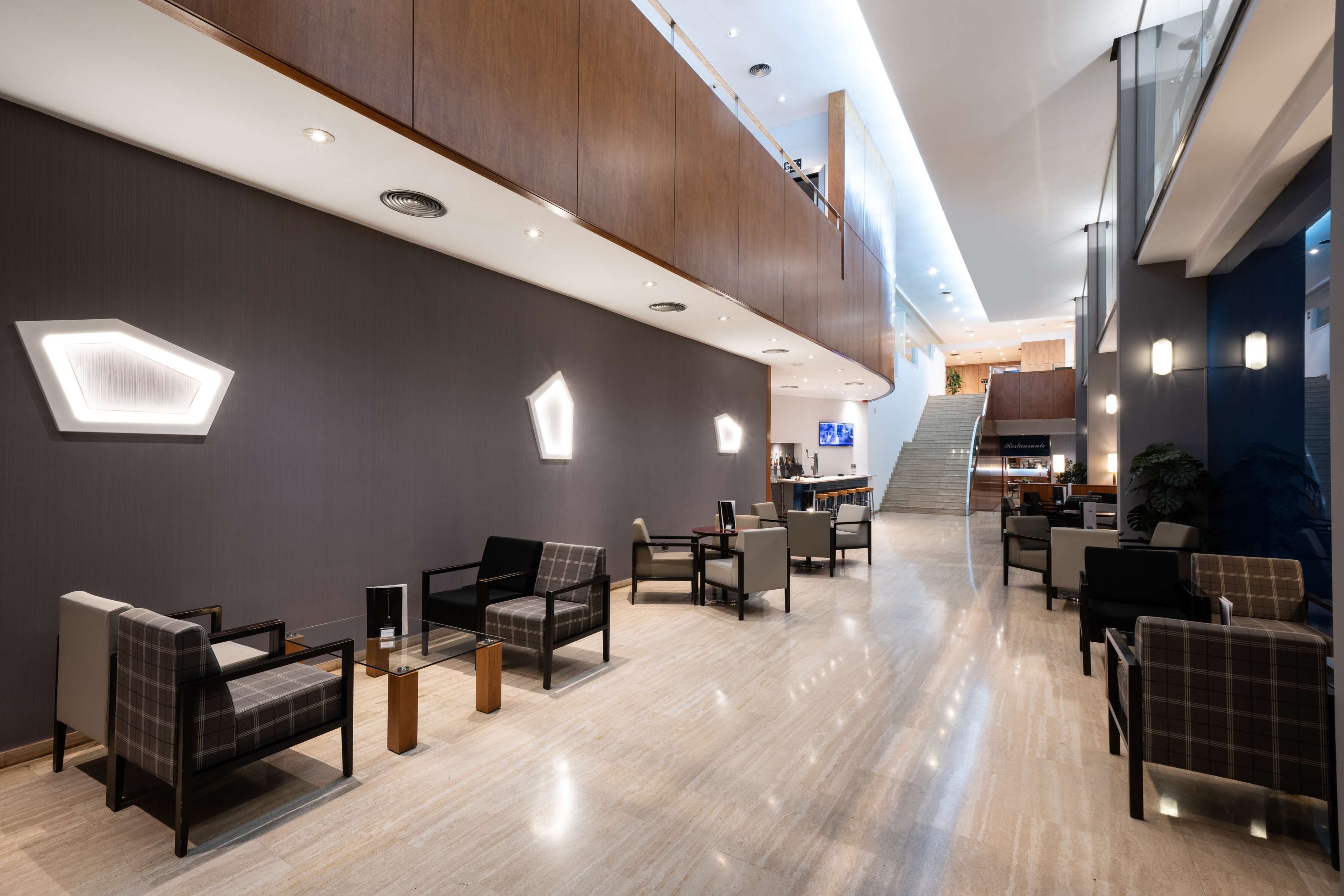 serves lunch and dinner