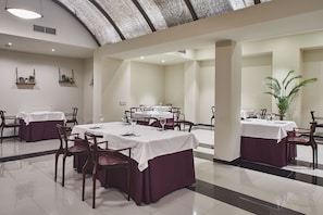 Buffet déjeuner (13 EUR par personne)