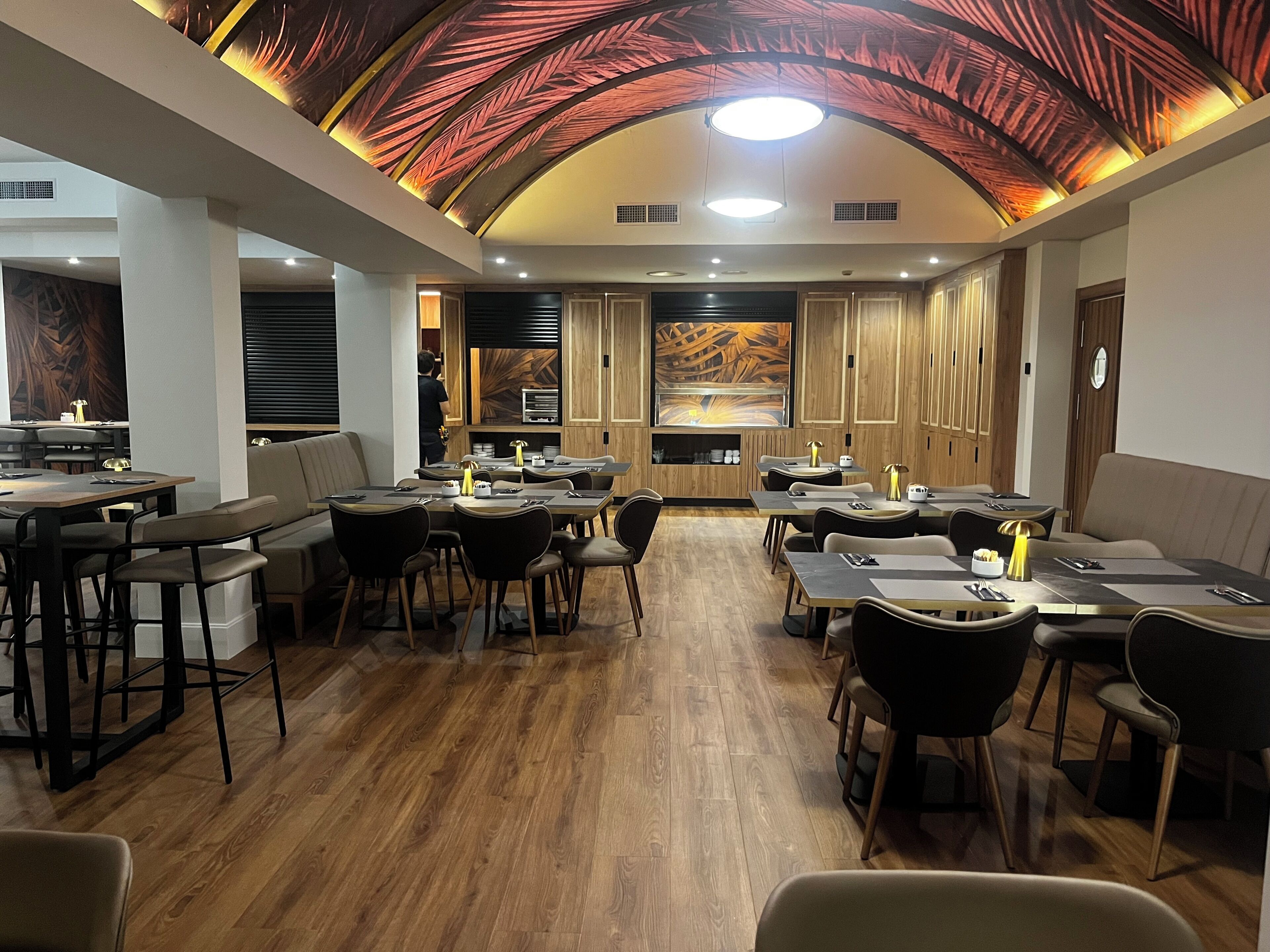 Bữa sáng buffet hàng ngày với phụ phí nhỏ 