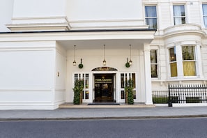 A grand entrance with a sign reading 'Park Grand Kensington Court.' - Sunday London Paddington Hotel (London)