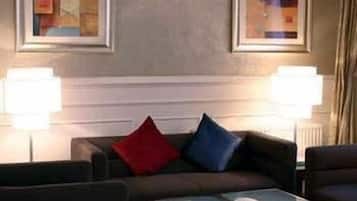 Junior Studio Suite, 1 Double Bed with Sofa bed | In-room safe, desk, laptop workspace, blackout drapes