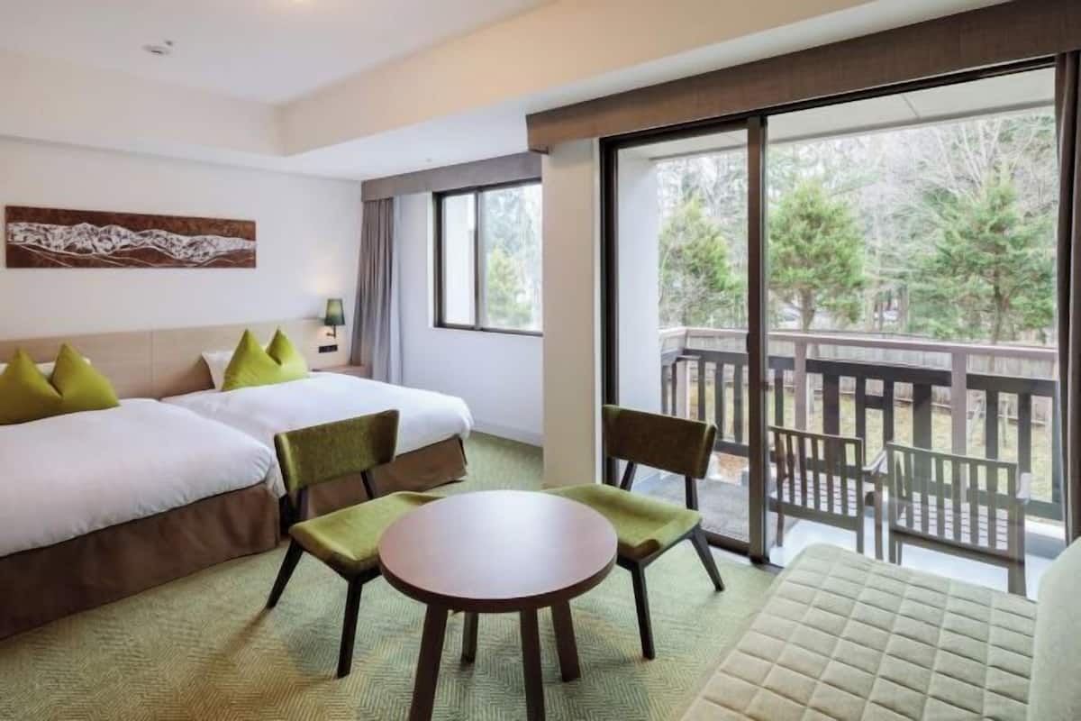 Down comforters, in-room safe, blackout drapes