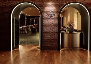2 restaurants, breakfast, lunch, dinner served; French cuisine 