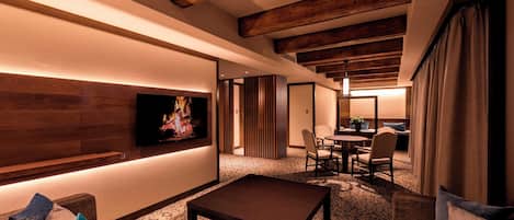 Concept Room "Arbre" (3rd floor) Entrance side, Non Smoking | Down comforters, in-room safe, individually decorated
