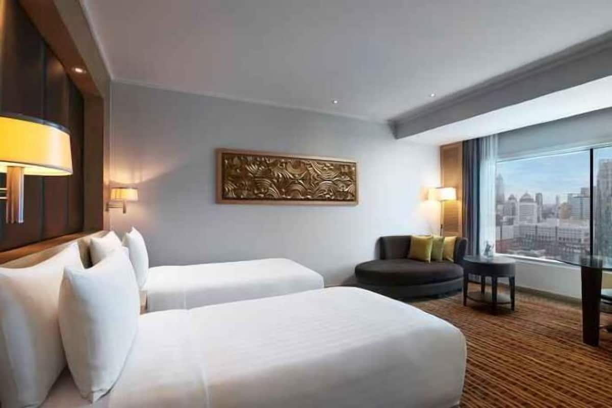 Egyptian cotton sheets, premium bedding, in-room safe, desk