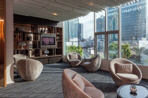 4 restaurants, breakfast, lunch, dinner served; international cuisine  - Amari Bangkok (Bangkok)