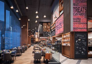 4 restaurants, breakfast, lunch, dinner served; international cuisine  - Amari Bangkok (Bangkok)