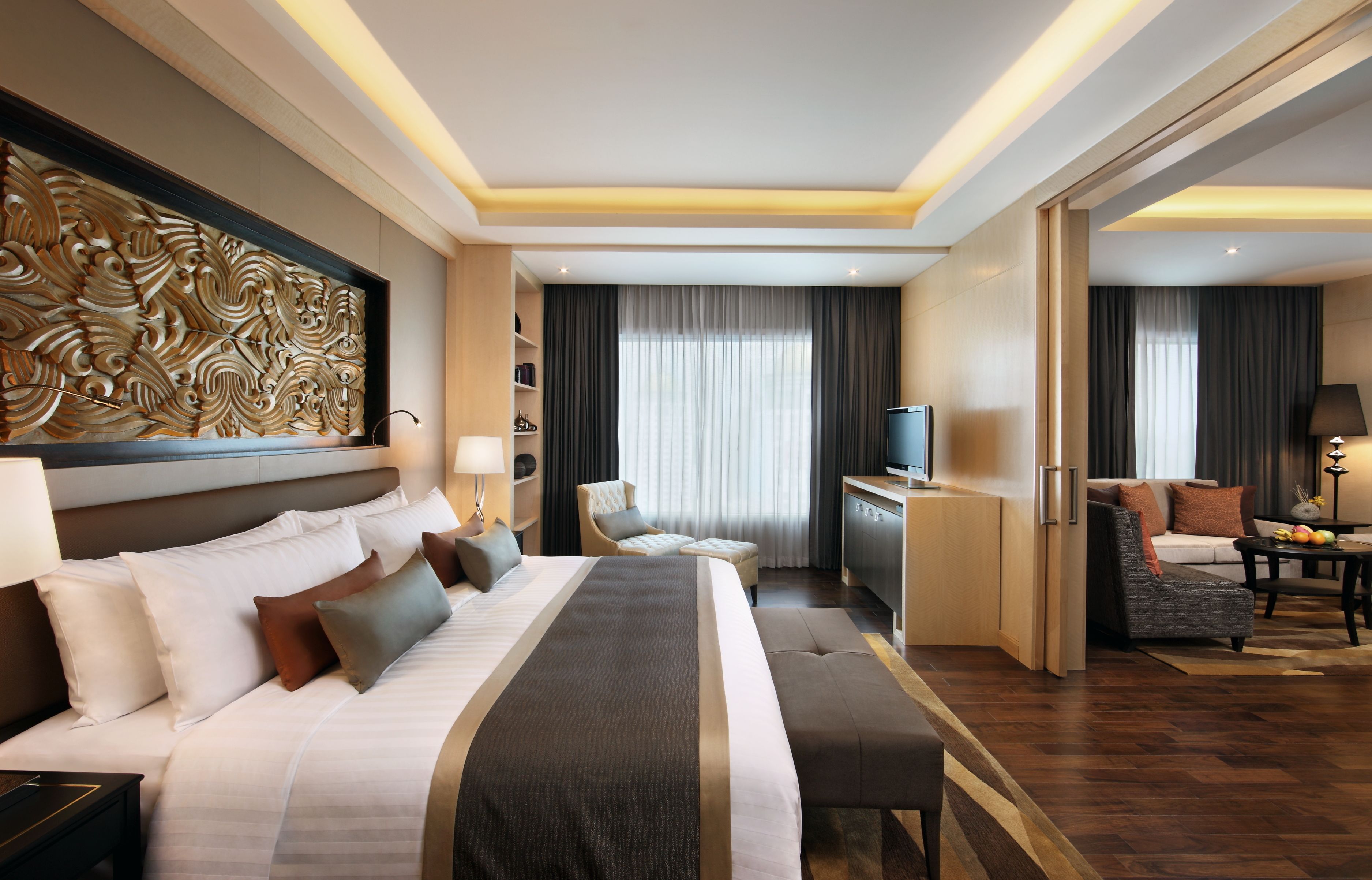 Egyptian cotton sheets, premium bedding, in-room safe, desk
