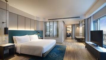 Egyptian cotton sheets, premium bedding, in-room safe, desk