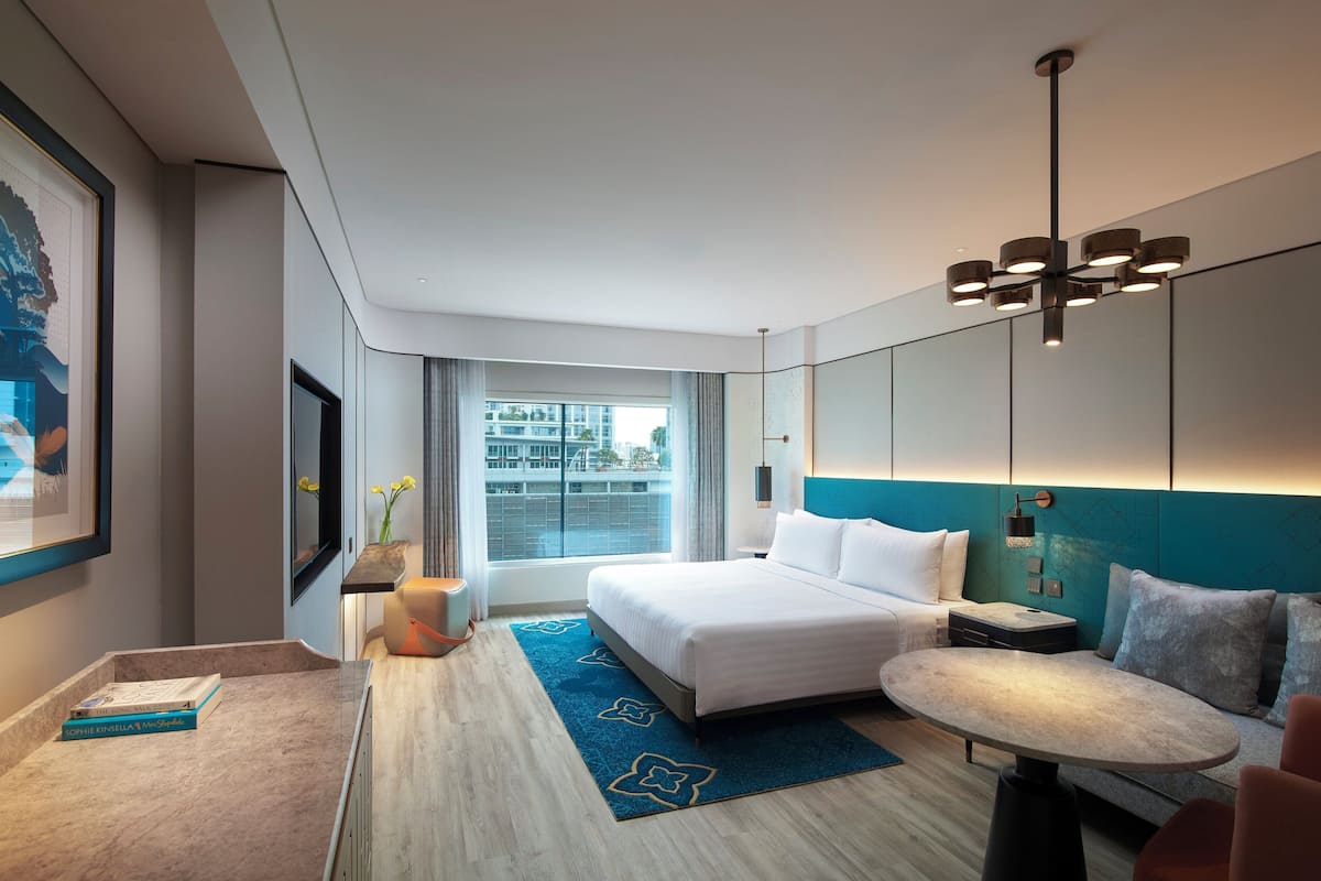 Club Room, 1 King Bed (Premier)