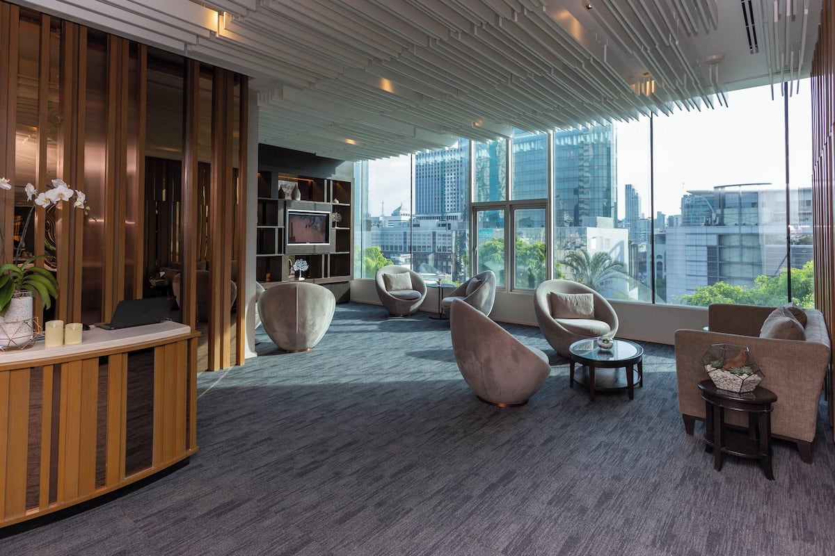 4 restaurants, breakfast, lunch, dinner served; international cuisine