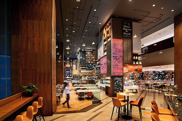 4 restaurants, breakfast, lunch, dinner served; international cuisine