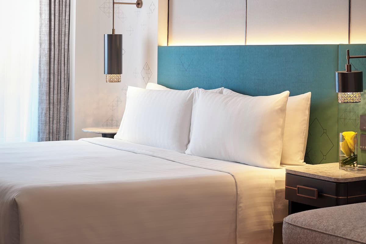 1 bedroom, Egyptian cotton sheets, premium bedding, in-room safe
