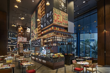 Daily buffet breakfast (THB 600 per person)