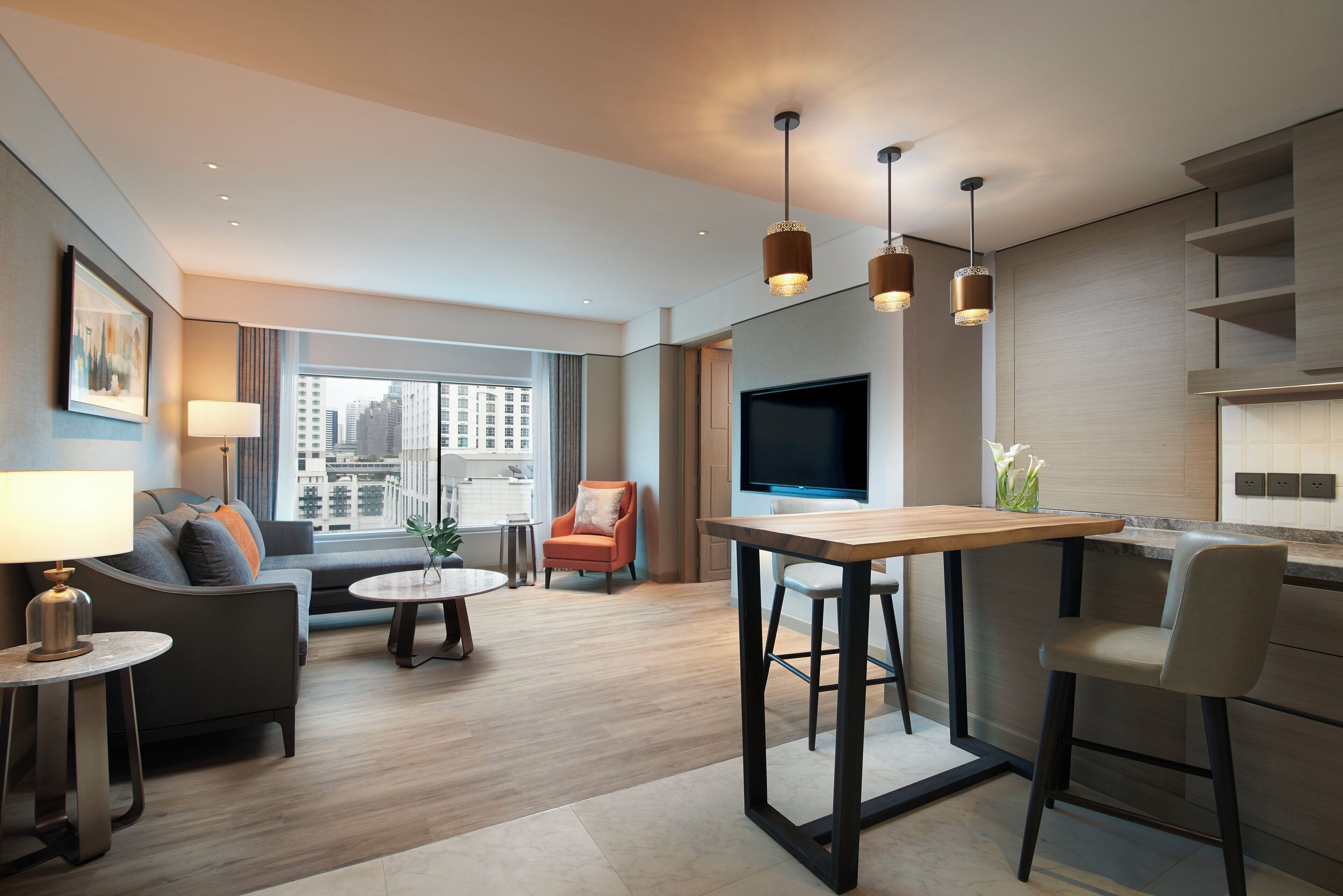 Club Suite, 2 Bedrooms, Corner | Egyptian cotton sheets, premium bedding, in-room safe, desk