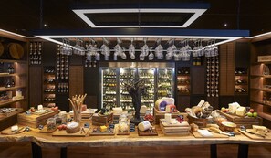 4 restaurants, breakfast, lunch, dinner served; international cuisine  - Amari Bangkok (Bangkok)