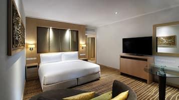 Egyptian cotton sheets, premium bedding, in-room safe, desk