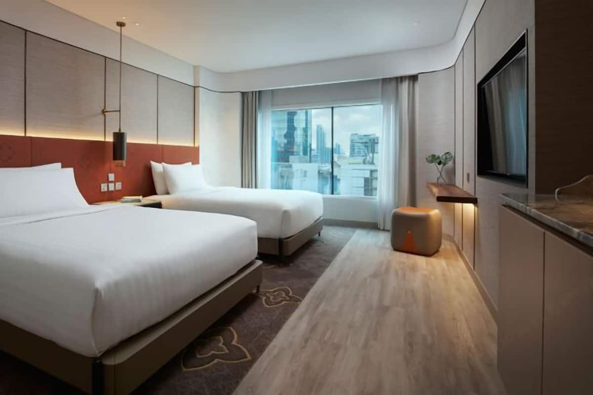 Egyptian cotton sheets, premium bedding, in-room safe, desk