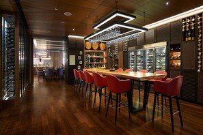 4 restaurants, spécialités Cuisine internationale