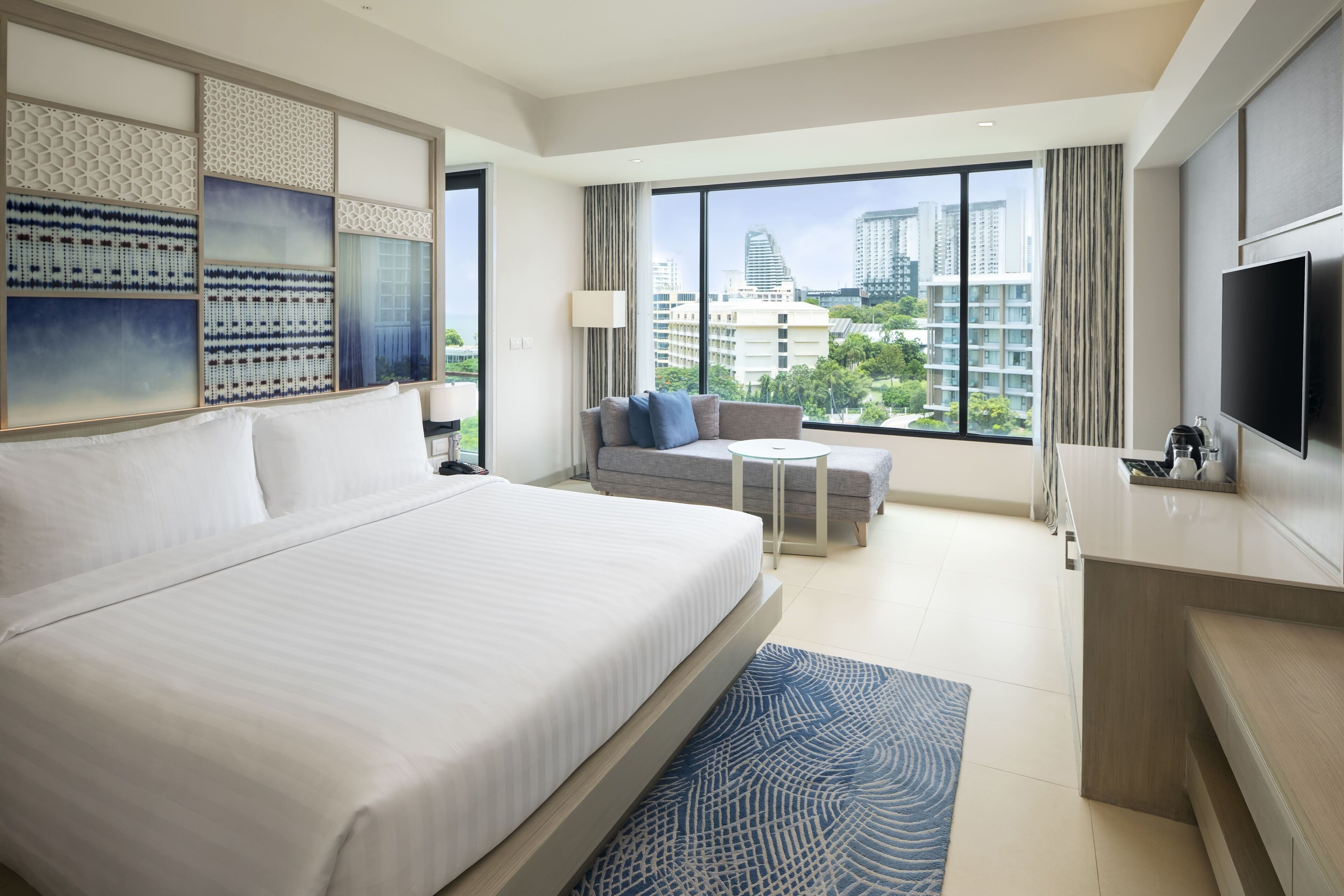 Habitación Deluxe, 1 cama King size, vista a la alberca | Ropa de cama de alta calidad y edredón 