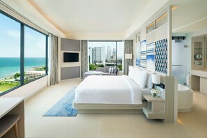 Premium bedding, down duvets, in-room safe, individually decorated - Amari Pattaya (Pattaya)