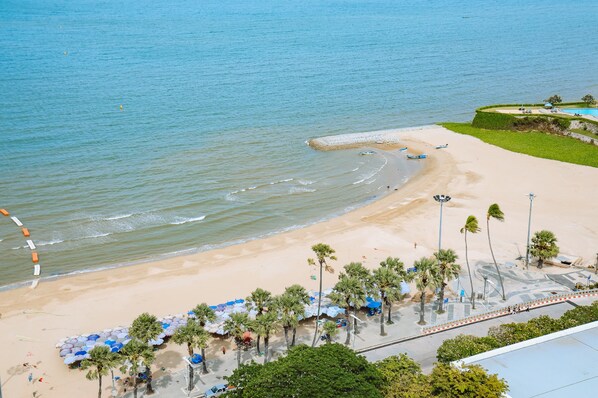 On the beach - Amari Pattaya (Pattaya)