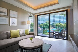 Premium bedding, down comforters, in-room safe, desk