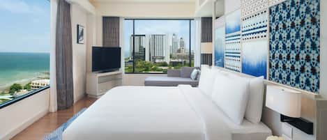 Club Executive Ocean | Premium bedding, down comforters, in-room safe, individually decorated
