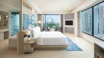 Premium bedding, down comforters, in-room safe, individually decorated