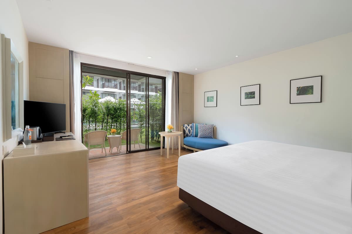 Superior Room, 1 King Bed, Poolside | 2 bedrooms, premium bedding, in-room safe, desk