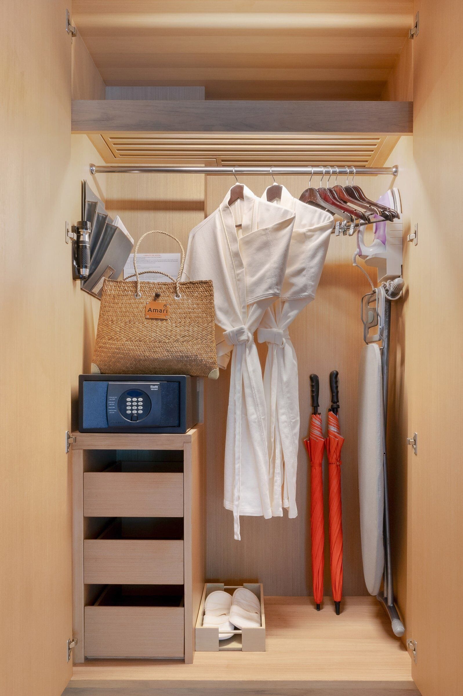 2 bedrooms, premium bedding, in-room safe, desk