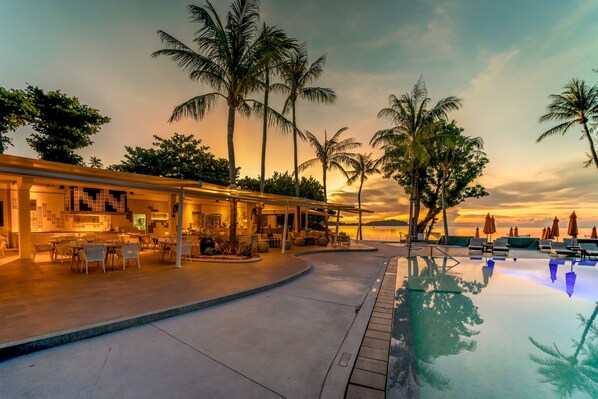 Poolside bar