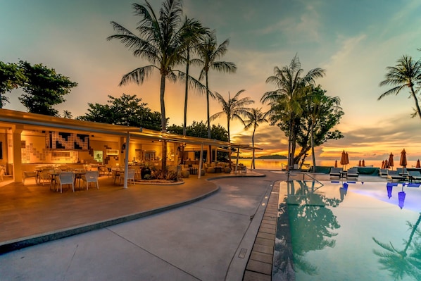 Poolside bar