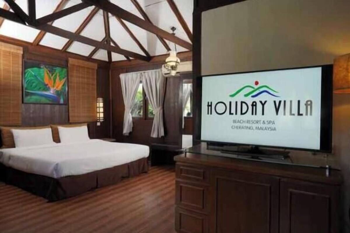 Minibar, bureau, literie fournie