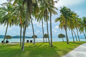 Property grounds - Pelangi Beach Resort & Spa, Langkawi (Langkawi)