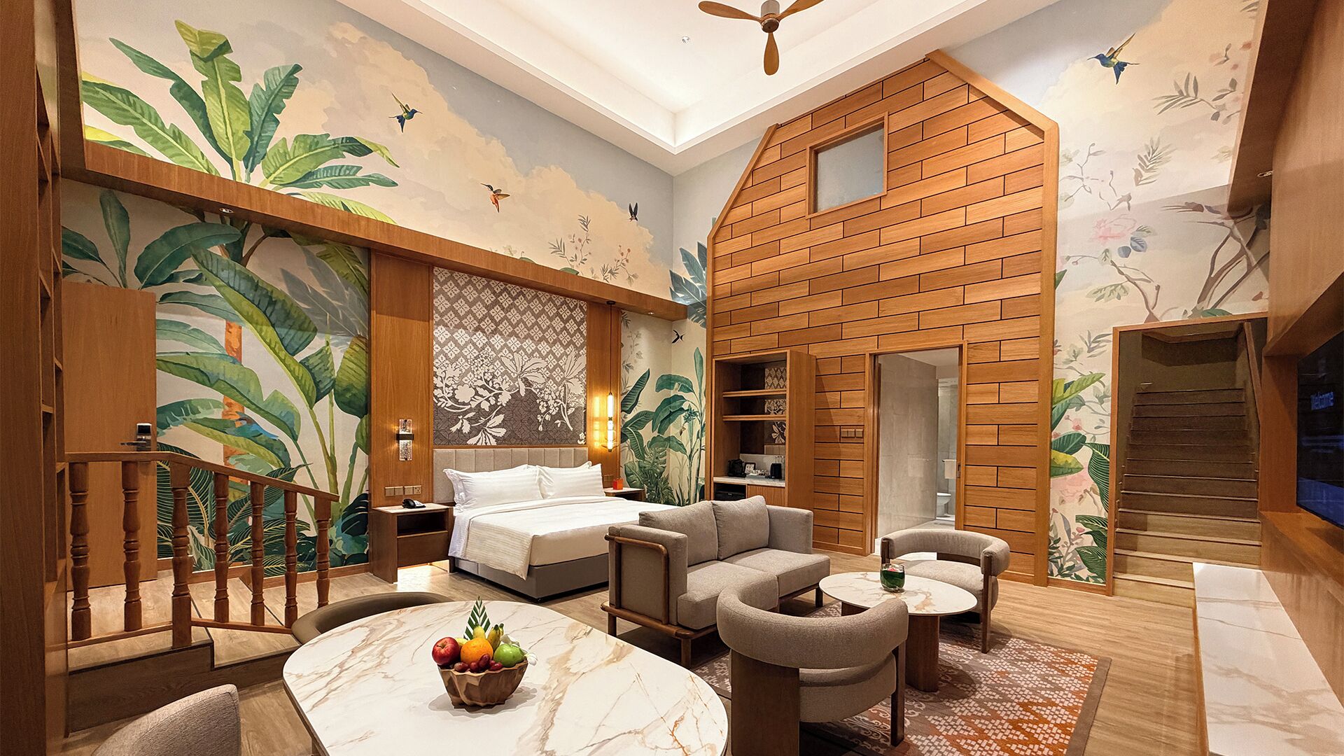 Pelangi Duplex Suite | In-room safe, desk, blackout drapes, iron/ironing board