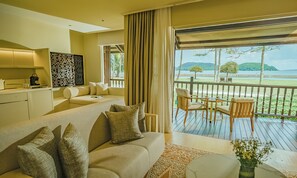 Pelangi Suite | Living area | 42-inch LCD TV with satellite channels, TV