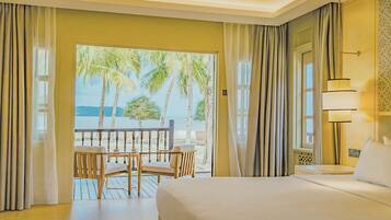 Minibar, Zimmersafe, Schreibtisch, Verdunkelungsvorhänge