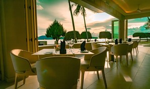 2 restaurants; breakfast, lunch, dinner, and brunch served - Pelangi Beach Resort & Spa, Langkawi (Langkawi)