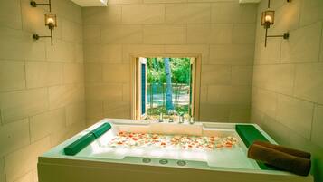 Couples treatment rooms, body treatments, aromatherapy, beach massages