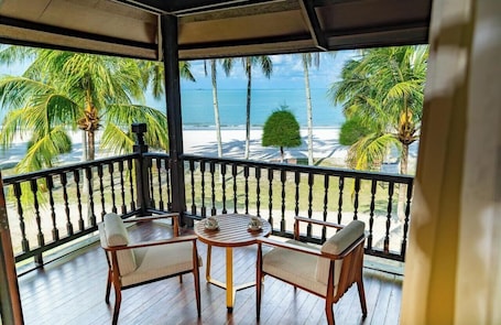Vista del balcón. Pelangi Beach Resort & Spa, Langkawi